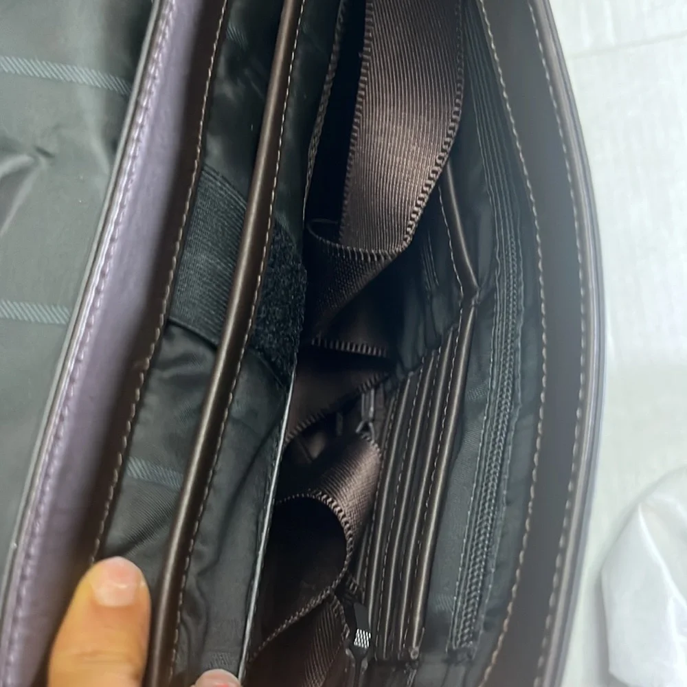 VINCE CAMUTO Unisex Office bag 💼 with tag name and padded for laptop or iPad